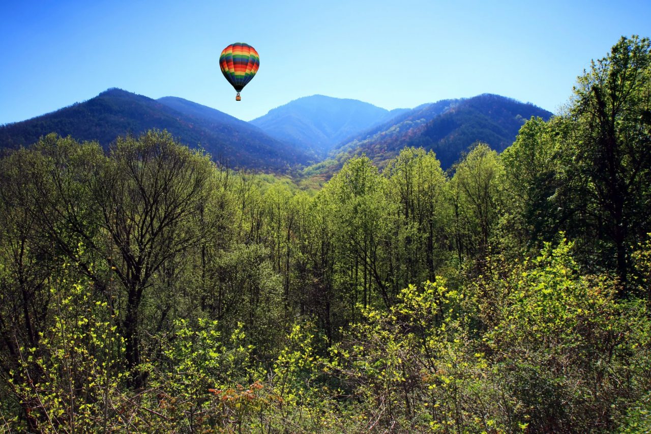 Hot air balloon at the Smoky Mountain National Park